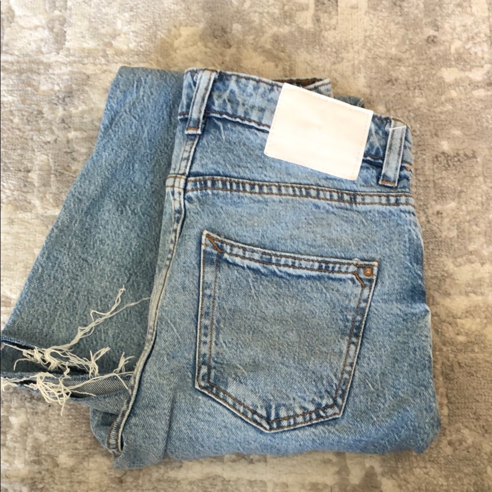 Light Washed High Rise Zara Jeans (US-2) - Picture 1 of 5